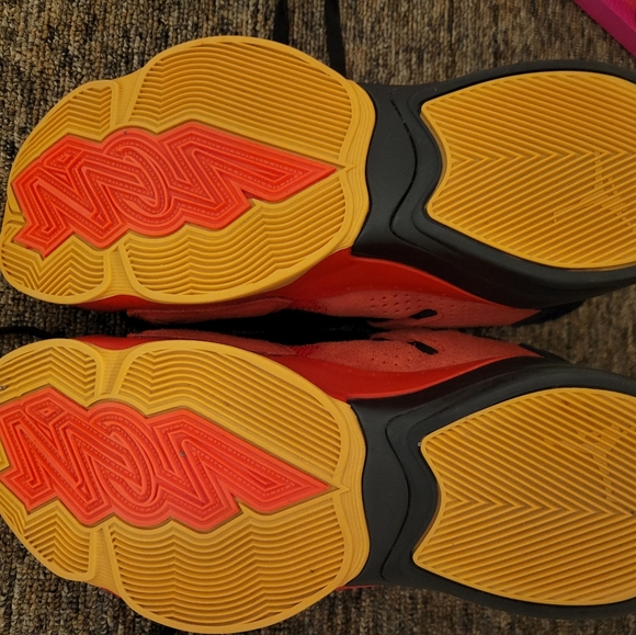 Jordan Zion 2 size 8.5 - Picture 6 of 6